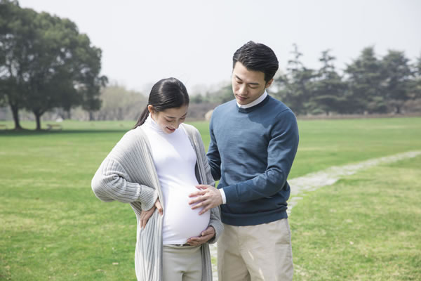 女性检查出黄体生成素偏高还能通过试管婴儿怀孕吗？(图1)